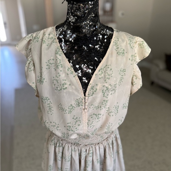 Floral Cream Dress - Cara Loren - Picture 5 of 10